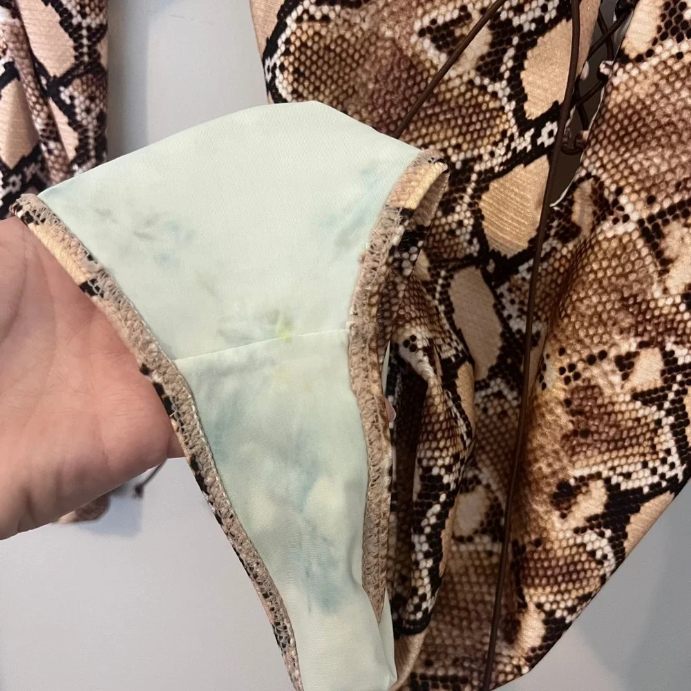 Cia Maritima Snakeskin Bodysuit Lace Up‎ Plunge Long Sleeve Top